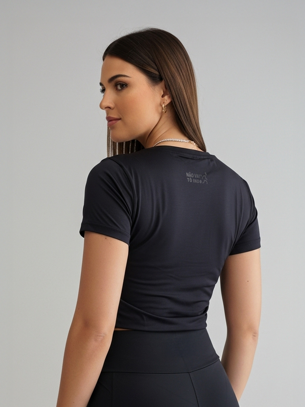 Cropped Manga Curta On Fleek - Preto