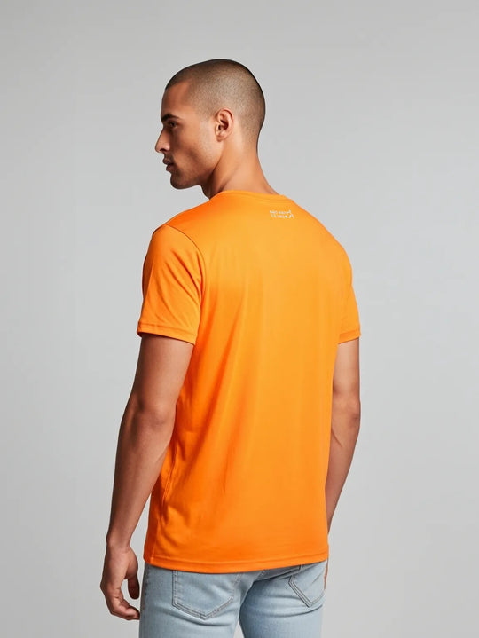On Fleek T-Shirt masculina laranja costas - camiseta tecnológica UV50+