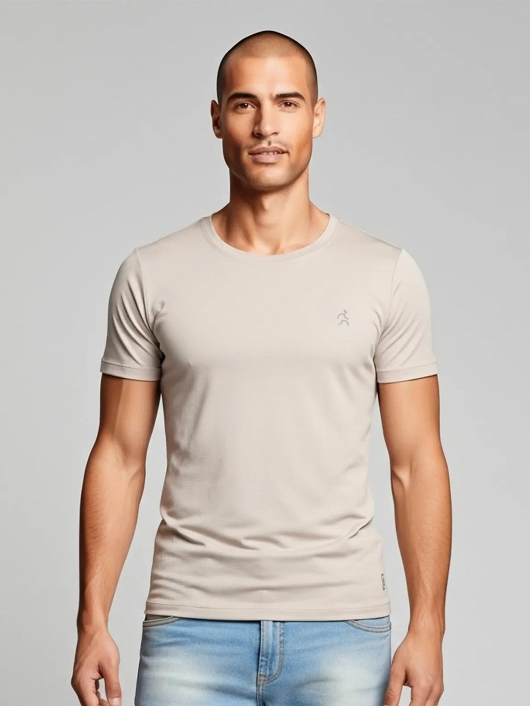 On Fleek T-Shirt masculina bege frente - camiseta tecnológica UV50+